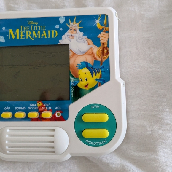 Retro Hasbro Gaming Tiger Electronics Disney The Little Mermaid Electronic Game - Picture 3 of 5